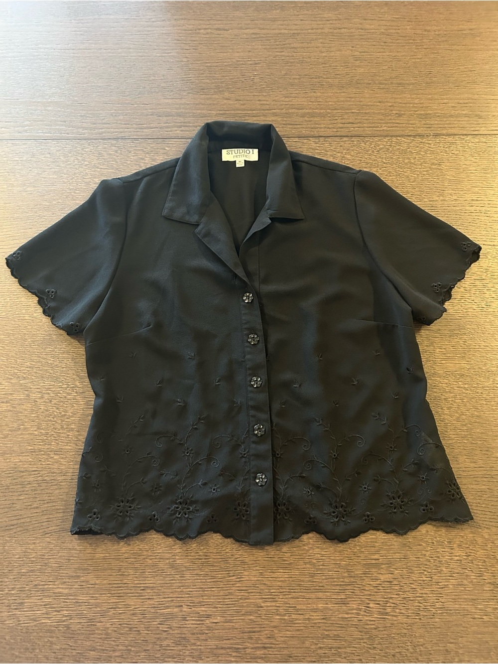 Studio I Women Black Short-Sleeve Floral Embroidered Button Up Blouse Sz 8P